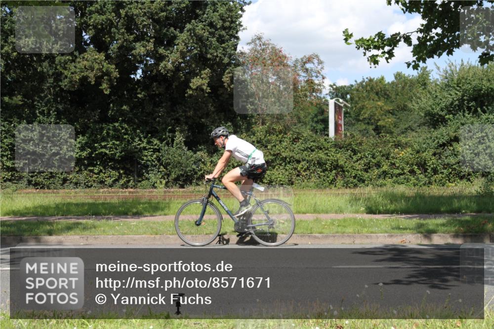 10.08.2025 - GEWOBA Citytriathlon Bremen Yannick Fuchs http://msf.ph/oto/8571671 10.08.2025 14:37:08 Radfahren 57, 78, 106, 121, 164, 201, 239, 240, 256, 257, 263, 512 meine-sportfotos.de