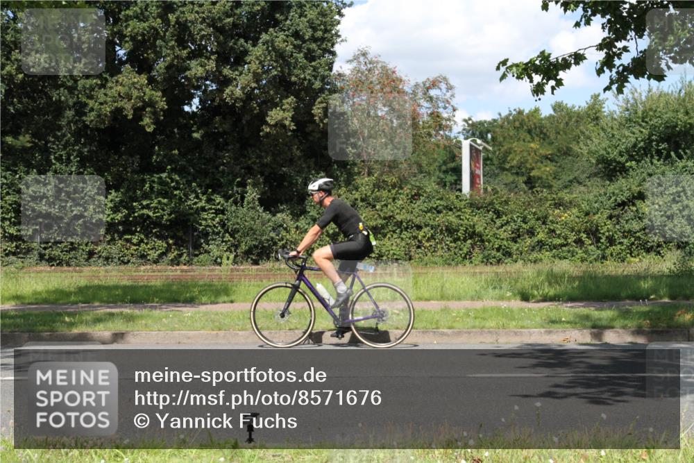 10.08.2025 - GEWOBA Citytriathlon Bremen Yannick Fuchs http://msf.ph/oto/8571676 10.08.2025 14:37:14 Radfahren 57, 78, 121, 164, 201, 240, 256, 257, 512 meine-sportfotos.de