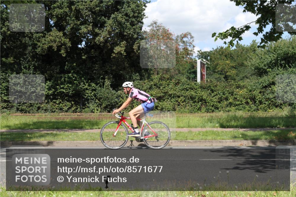 10.08.2025 - GEWOBA Citytriathlon Bremen Yannick Fuchs http://msf.ph/oto/8571677 10.08.2025 14:37:15 Radfahren 57, 78, 121, 164, 201, 240, 256, 257, 512 meine-sportfotos.de