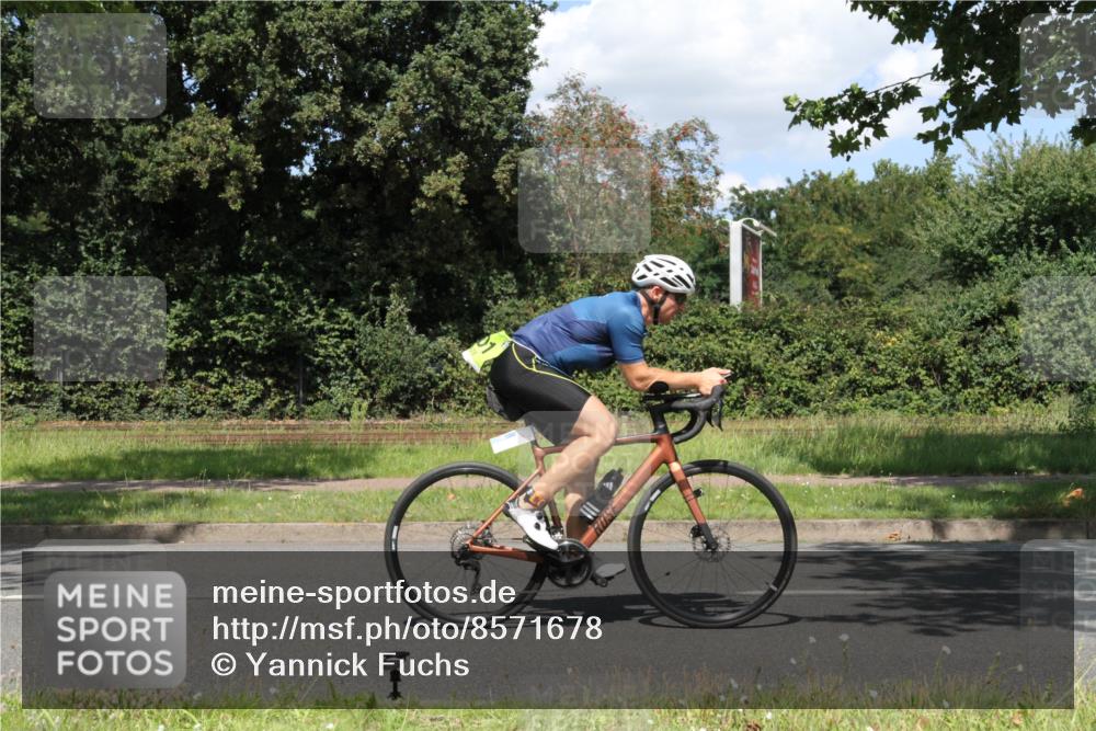 10.08.2025 - GEWOBA Citytriathlon Bremen Yannick Fuchs http://msf.ph/oto/8571678 10.08.2025 14:37:21 Radfahren 57, 58, 78, 121, 164, 197, 201, 254, 287, 512 meine-sportfotos.de