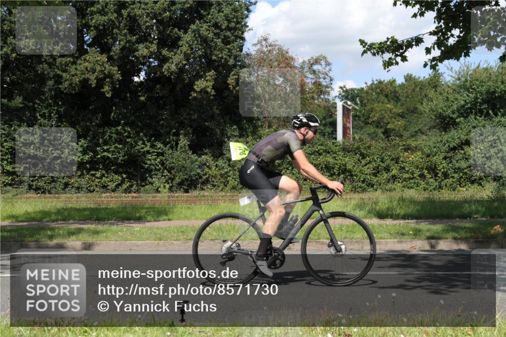 10.08.2025 - GEWOBA Citytriathlon Bremen Yannick Fuchs http://msf.ph/oto/8571730 10.08.2025 14:37:47 Radfahren 4, 63, 75, 116, 170, 191, 290, 528 meine-sportfotos.de