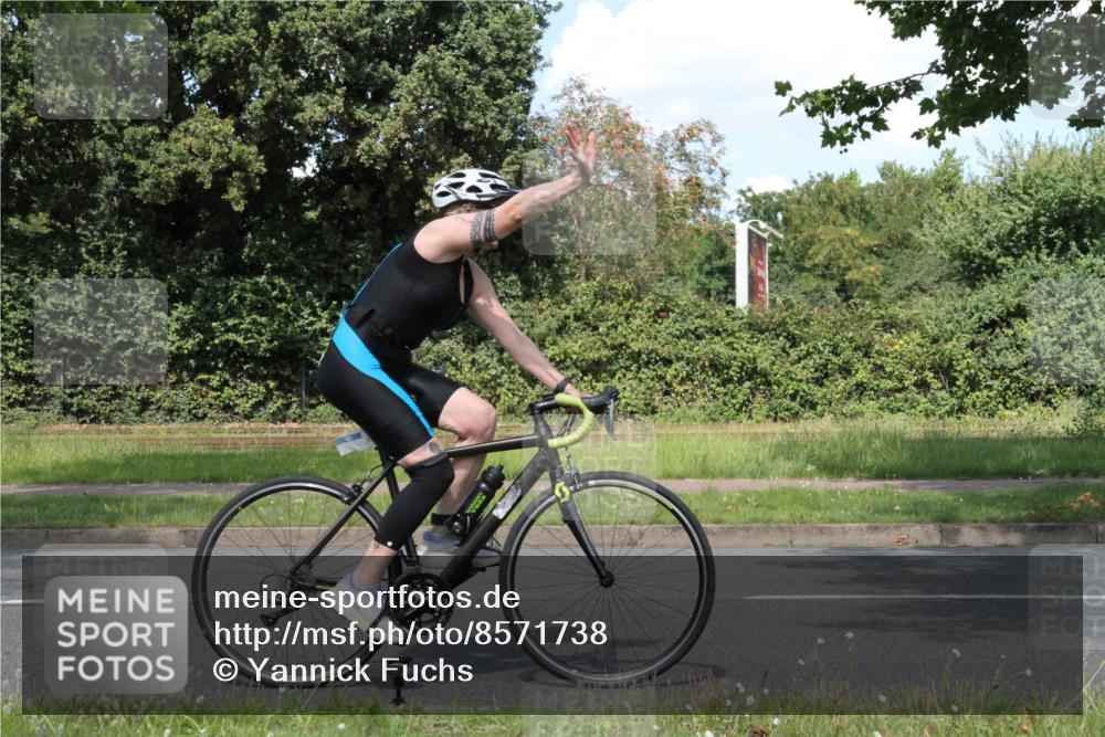 10.08.2025 - GEWOBA Citytriathlon Bremen Yannick Fuchs http://msf.ph/oto/8571738 10.08.2025 14:38:00 Radfahren 30, 75, 147, 152, 191, 528 meine-sportfotos.de