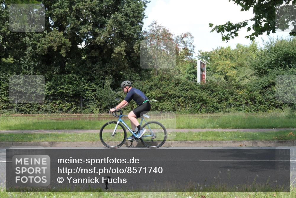 10.08.2025 - GEWOBA Citytriathlon Bremen Yannick Fuchs http://msf.ph/oto/8571740 10.08.2025 14:38:04 Radfahren 30, 54, 75, 81, 147, 152, 191, 528 meine-sportfotos.de