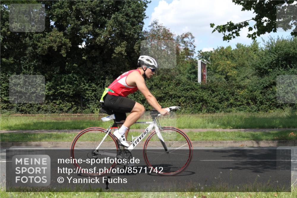 10.08.2025 - GEWOBA Citytriathlon Bremen Yannick Fuchs http://msf.ph/oto/8571742 10.08.2025 14:38:09 Radfahren 30, 54, 75, 81, 147, 152 meine-sportfotos.de