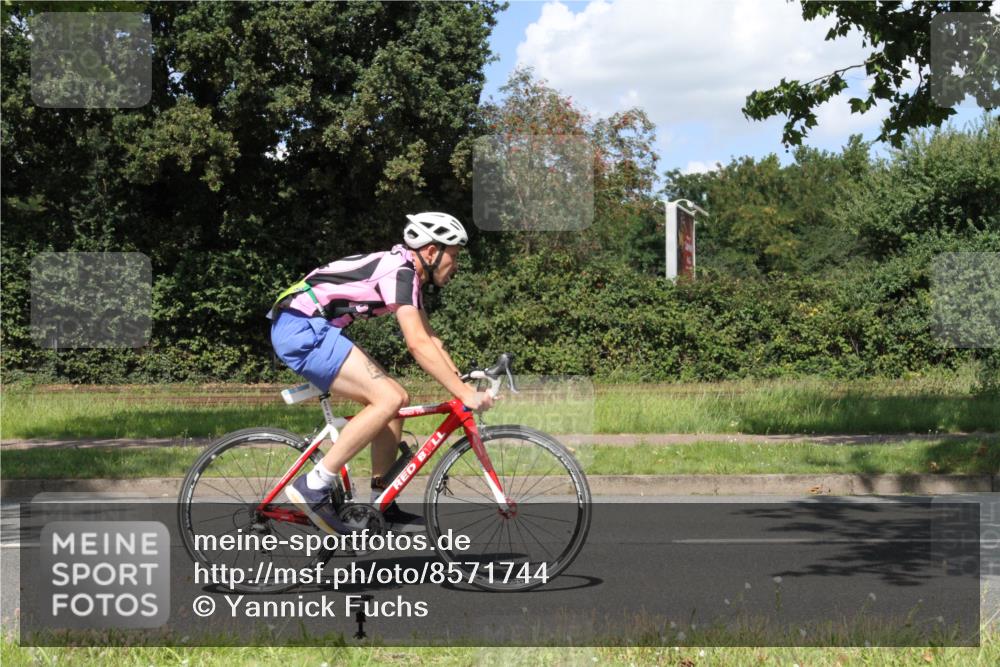 10.08.2025 - GEWOBA Citytriathlon Bremen Yannick Fuchs http://msf.ph/oto/8571744 10.08.2025 14:38:15 Radfahren 30, 54, 81, 147, 152, 162, 295 meine-sportfotos.de