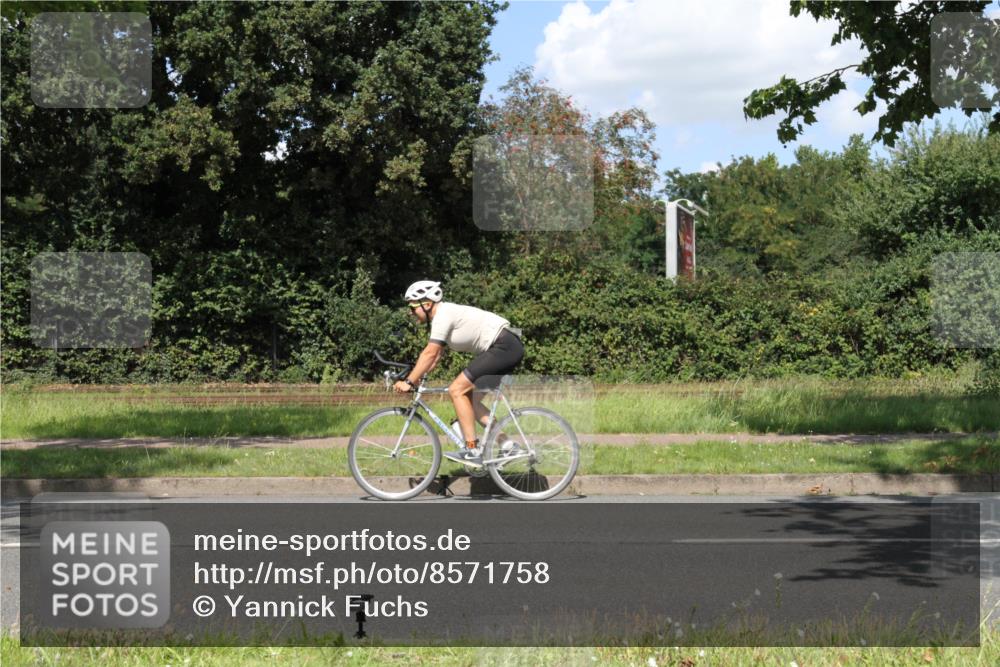 10.08.2025 - GEWOBA Citytriathlon Bremen Yannick Fuchs http://msf.ph/oto/8571758 10.08.2025 14:38:31 Radfahren 50, 51, 162, 195, 295, 312 meine-sportfotos.de