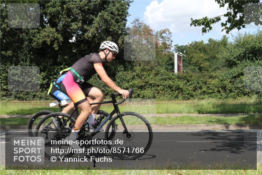 10.08.2025 - GEWOBA Citytriathlon Bremen Yannick Fuchs http://msf.ph/oto/8571766 10.08.2025 14:38:42 Radfahren 50, 51, 195, 216, 238, 312, 354 meine-sportfotos.de