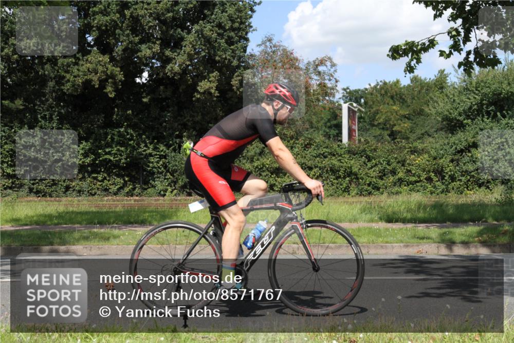 10.08.2025 - GEWOBA Citytriathlon Bremen Yannick Fuchs http://msf.ph/oto/8571767 10.08.2025 14:38:45 Radfahren 50, 51, 195, 216, 238, 312, 354 meine-sportfotos.de