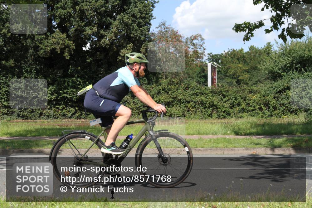 10.08.2025 - GEWOBA Citytriathlon Bremen Yannick Fuchs http://msf.ph/oto/8571768 10.08.2025 14:38:46 Radfahren 50, 51, 195, 216, 238, 312, 354 meine-sportfotos.de