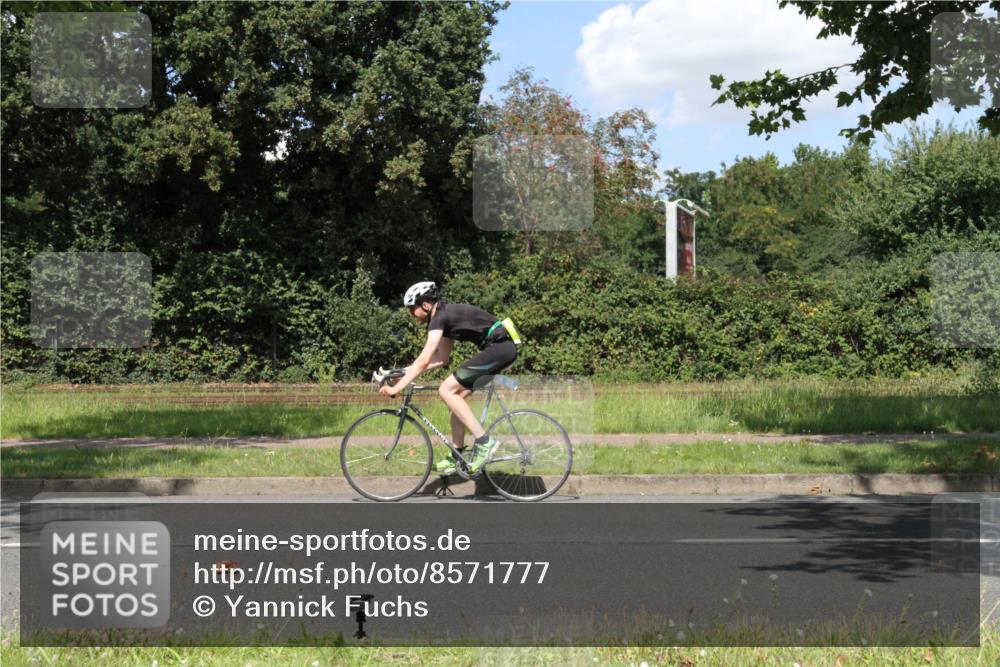 10.08.2025 - GEWOBA Citytriathlon Bremen Yannick Fuchs http://msf.ph/oto/8571777 10.08.2025 14:39:03 Radfahren 100, 130, 236, 354 meine-sportfotos.de