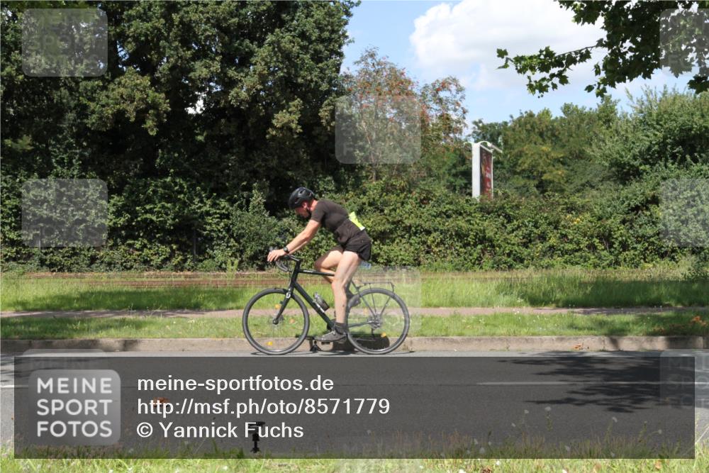 10.08.2025 - GEWOBA Citytriathlon Bremen Yannick Fuchs http://msf.ph/oto/8571779 10.08.2025 14:39:06 Radfahren 100, 130, 236, 354, 427 meine-sportfotos.de