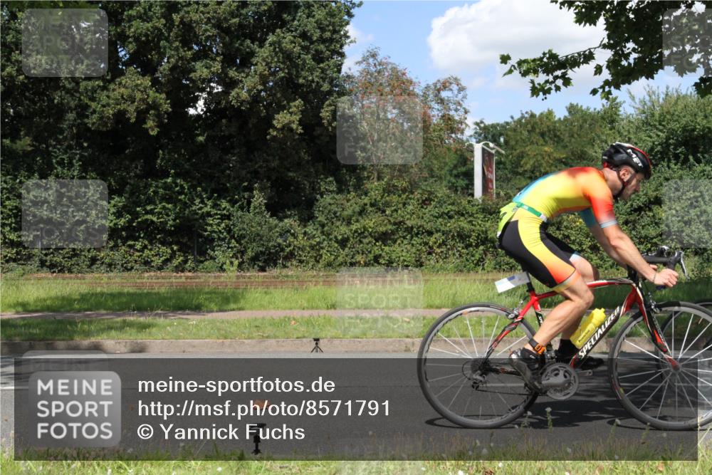 10.08.2025 - GEWOBA Citytriathlon Bremen Yannick Fuchs http://msf.ph/oto/8571791 10.08.2025 14:39:24 Radfahren 18, 84, 94, 101, 126, 130, 174, 281, 283, 334, 427 meine-sportfotos.de