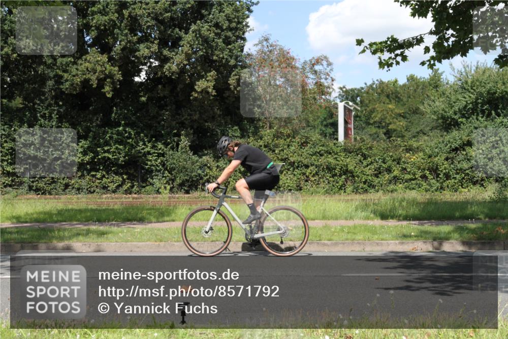 10.08.2025 - GEWOBA Citytriathlon Bremen Yannick Fuchs http://msf.ph/oto/8571792 10.08.2025 14:39:26 Radfahren 18, 84, 94, 101, 126, 130, 174, 281, 283, 334, 427 meine-sportfotos.de