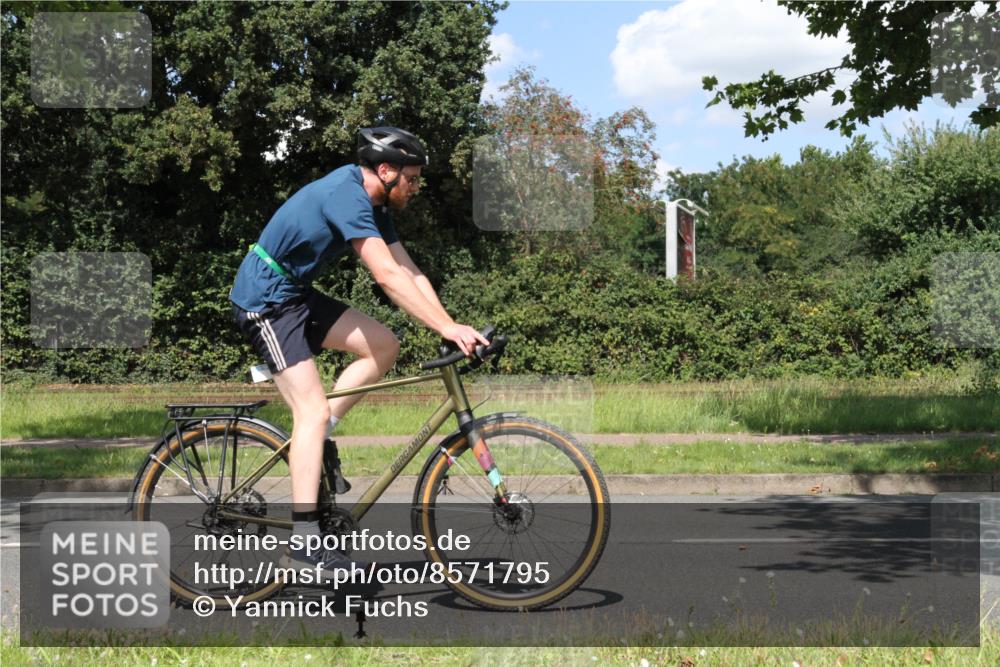 10.08.2025 - GEWOBA Citytriathlon Bremen Yannick Fuchs http://msf.ph/oto/8571795 10.08.2025 14:39:34 Radfahren 84, 90, 94, 101, 126, 174, 281, 283, 334 meine-sportfotos.de