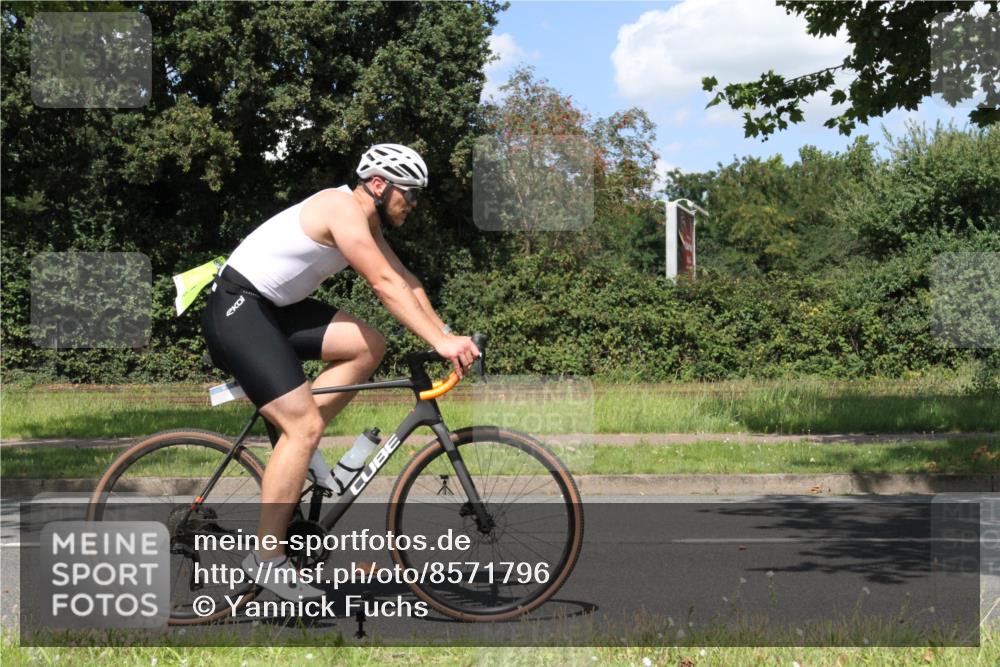 10.08.2025 - GEWOBA Citytriathlon Bremen Yannick Fuchs http://msf.ph/oto/8571796 10.08.2025 14:39:35 Radfahren 84, 90, 94, 101, 126, 174, 215, 281, 283, 334 meine-sportfotos.de