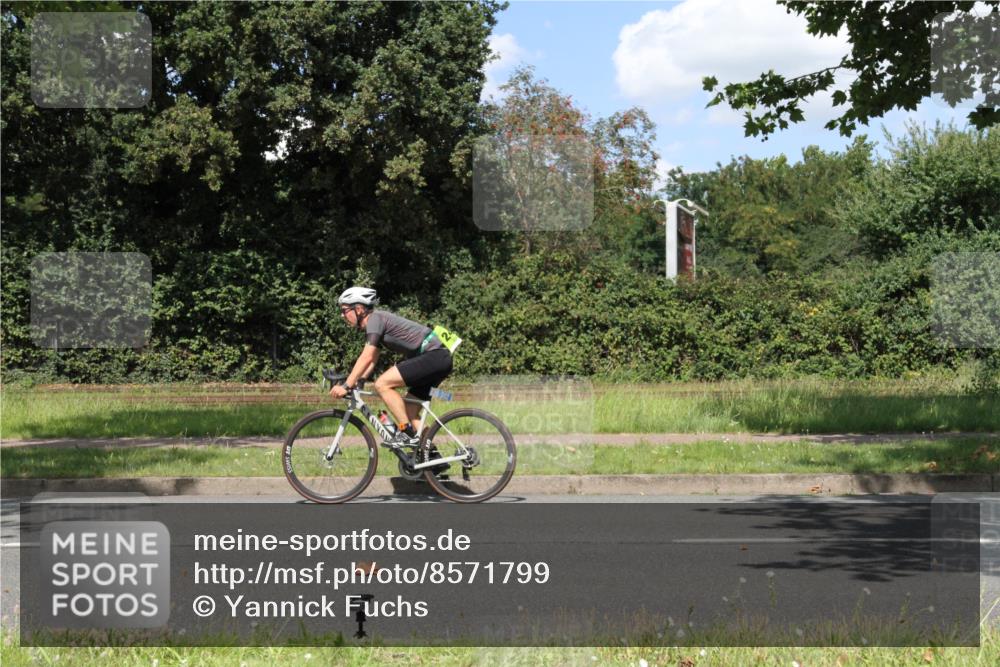10.08.2025 - GEWOBA Citytriathlon Bremen Yannick Fuchs http://msf.ph/oto/8571799 10.08.2025 14:39:36 Radfahren 80, 84, 90, 94, 101, 126, 215, 281, 334 meine-sportfotos.de