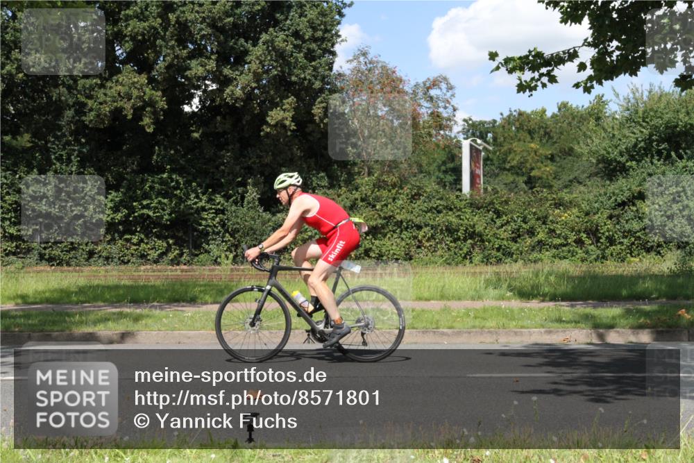 10.08.2025 - GEWOBA Citytriathlon Bremen Yannick Fuchs http://msf.ph/oto/8571801 10.08.2025 14:39:39 Radfahren 80, 84, 90, 94, 101, 124, 126, 215, 334 meine-sportfotos.de