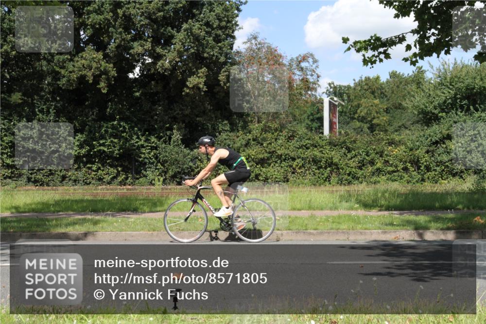 10.08.2025 - GEWOBA Citytriathlon Bremen Yannick Fuchs http://msf.ph/oto/8571805 10.08.2025 14:39:48 Radfahren 52, 69, 80, 90, 124, 215, 217, 274, 334 meine-sportfotos.de