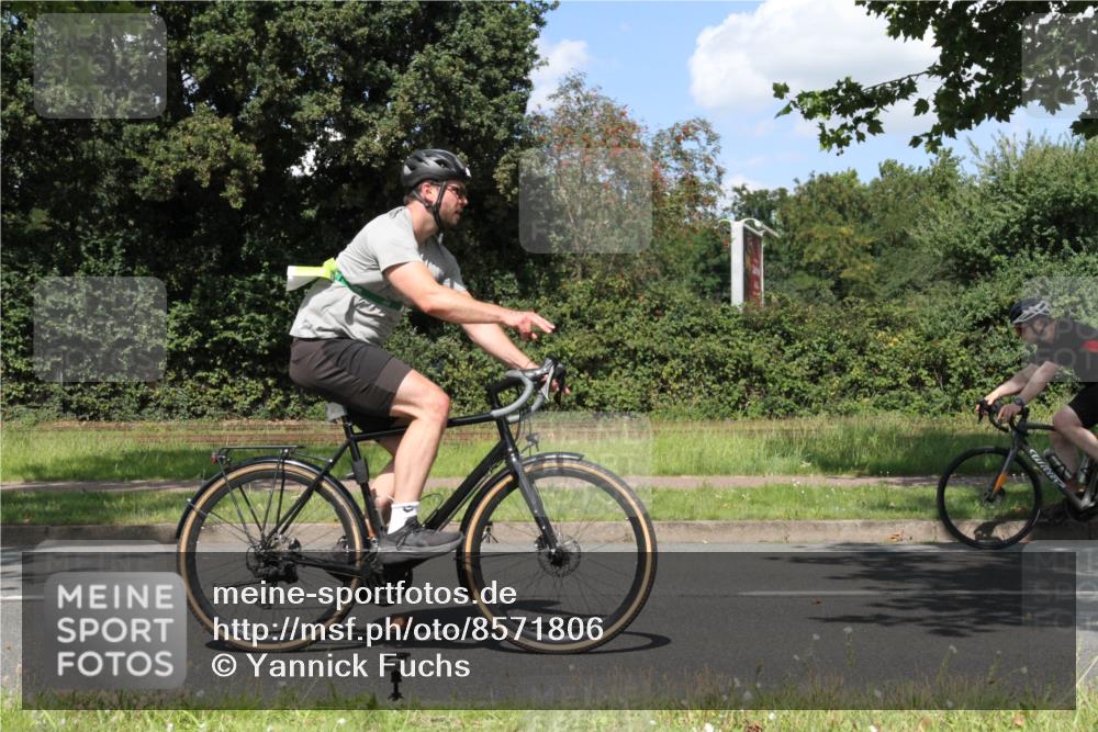 10.08.2025 - GEWOBA Citytriathlon Bremen Yannick Fuchs http://msf.ph/oto/8571806 10.08.2025 14:39:49 Radfahren 52, 69, 80, 90, 124, 139, 215, 217, 274 meine-sportfotos.de