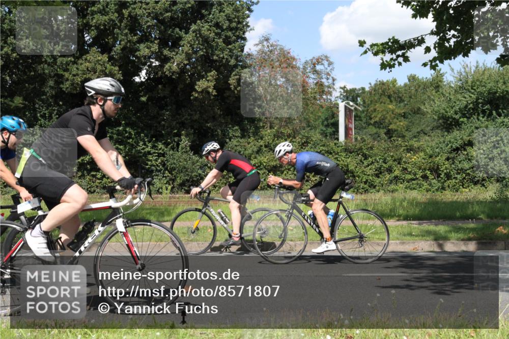 10.08.2025 - GEWOBA Citytriathlon Bremen Yannick Fuchs http://msf.ph/oto/8571807 10.08.2025 14:39:49 Radfahren 52, 69, 80, 90, 124, 139, 215, 217, 274 meine-sportfotos.de