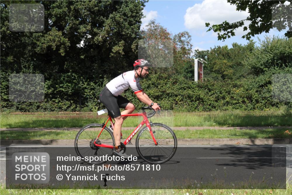 10.08.2025 - GEWOBA Citytriathlon Bremen Yannick Fuchs http://msf.ph/oto/8571810 10.08.2025 14:39:52 Radfahren 52, 69, 80, 90, 124, 139, 215, 217, 274 meine-sportfotos.de
