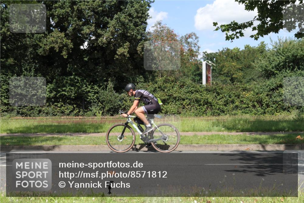 10.08.2025 - GEWOBA Citytriathlon Bremen Yannick Fuchs http://msf.ph/oto/8571812 10.08.2025 14:40:00 Radfahren 52, 59, 69, 80, 124, 139, 215, 217, 225, 274 meine-sportfotos.de