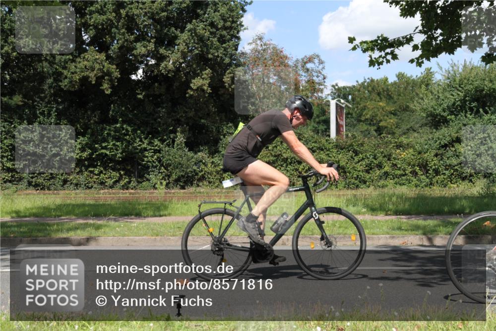 10.08.2025 - GEWOBA Citytriathlon Bremen Yannick Fuchs http://msf.ph/oto/8571816 10.08.2025 14:40:03 Radfahren 52, 59, 69, 139, 217, 225, 274 meine-sportfotos.de