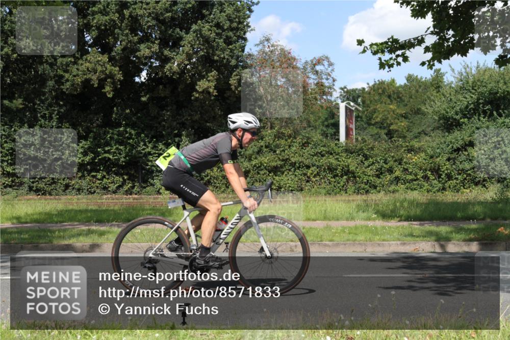 10.08.2025 - GEWOBA Citytriathlon Bremen Yannick Fuchs http://msf.ph/oto/8571833 10.08.2025 14:40:30 Radfahren 29, 47, 131, 242, 258, 297, 529 meine-sportfotos.de