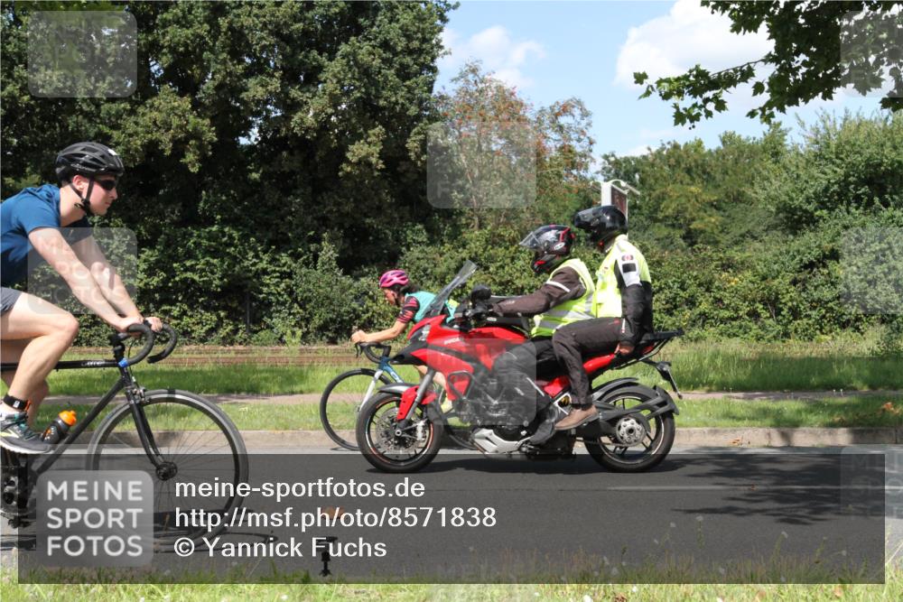 10.08.2025 - GEWOBA Citytriathlon Bremen Yannick Fuchs http://msf.ph/oto/8571838 10.08.2025 14:40:39 Radfahren 29, 47, 131, 186, 211, 224, 242, 258, 289, 297, 529 meine-sportfotos.de