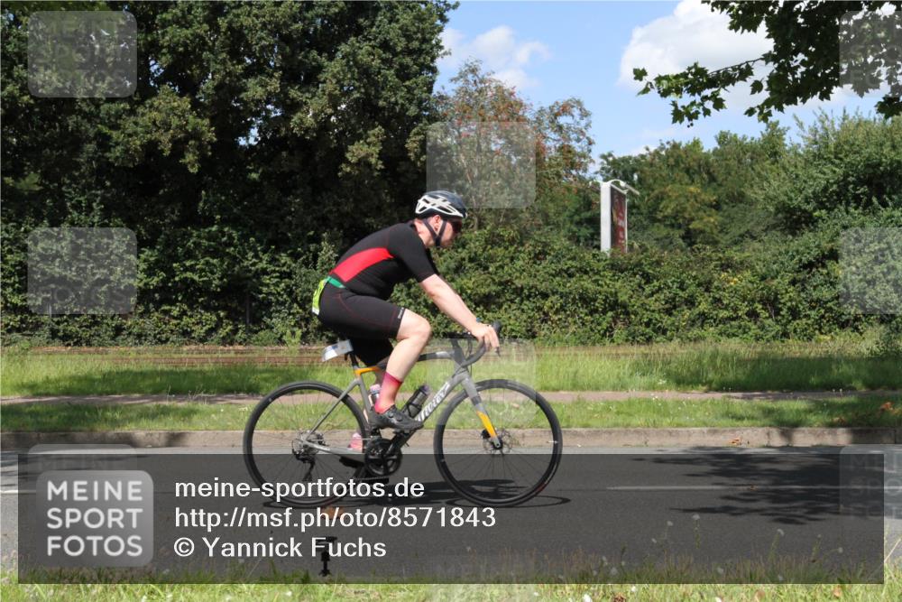10.08.2025 - GEWOBA Citytriathlon Bremen Yannick Fuchs http://msf.ph/oto/8571843 10.08.2025 14:40:44 Radfahren 29, 131, 177, 186, 211, 224, 289, 297, 529 meine-sportfotos.de