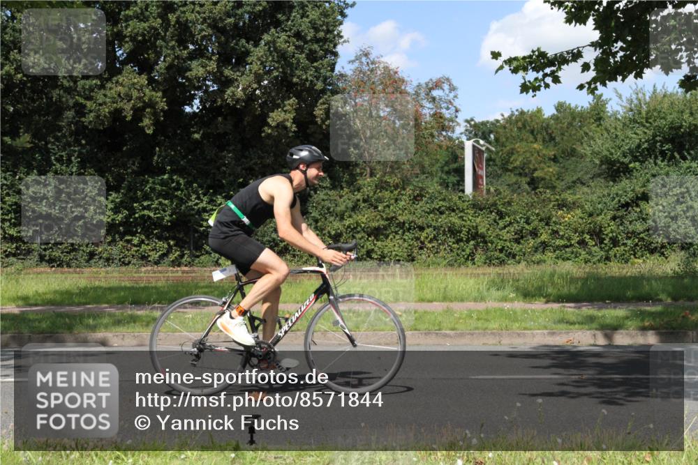 10.08.2025 - GEWOBA Citytriathlon Bremen Yannick Fuchs http://msf.ph/oto/8571844 10.08.2025 14:40:45 Radfahren 29, 131, 177, 186, 211, 224, 289, 297, 529 meine-sportfotos.de