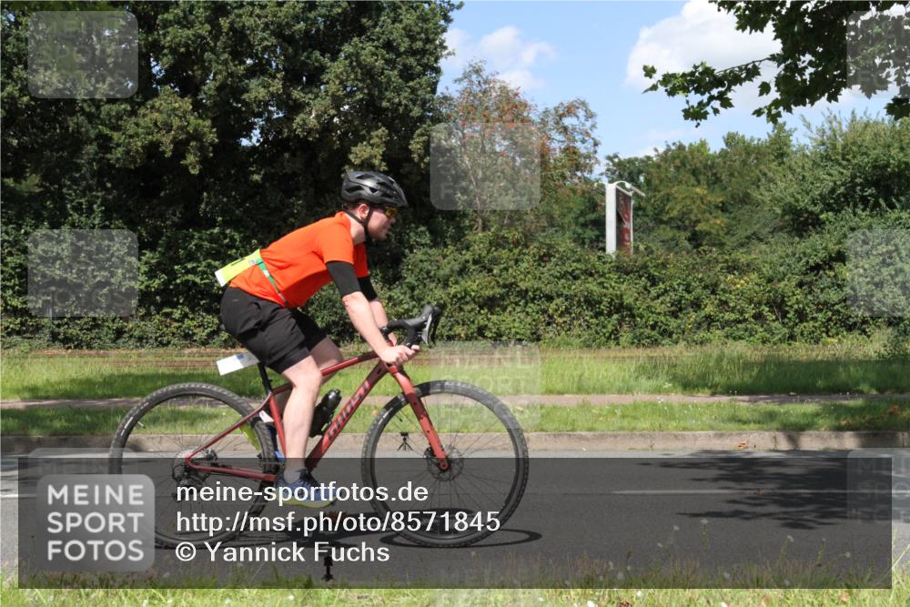 10.08.2025 - GEWOBA Citytriathlon Bremen Yannick Fuchs http://msf.ph/oto/8571845 10.08.2025 14:40:45 Radfahren 29, 131, 177, 186, 211, 224, 289, 297, 529 meine-sportfotos.de