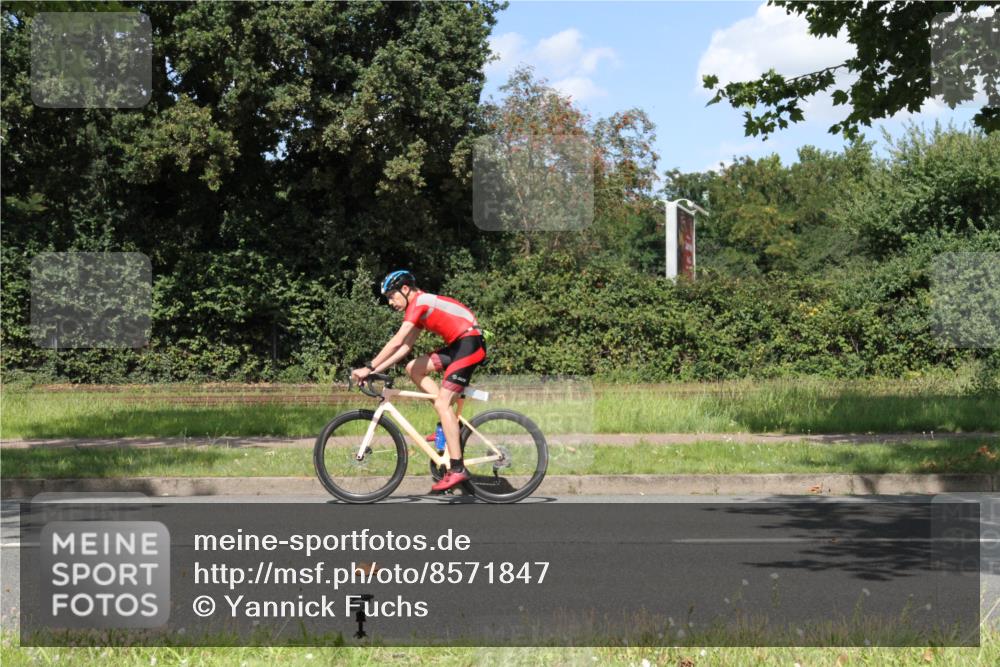 10.08.2025 - GEWOBA Citytriathlon Bremen Yannick Fuchs http://msf.ph/oto/8571847 10.08.2025 14:40:52 Radfahren 131, 142, 177, 186, 211, 224, 289 meine-sportfotos.de