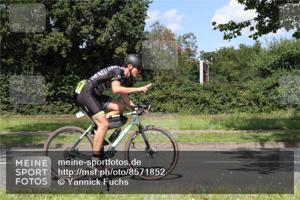 10.08.2025 - GEWOBA Citytriathlon Bremen Yannick Fuchs http://msf.ph/oto/8571852 10.08.2025 14:40:58 Radfahren 103, 142, 177, 204, 211, 224, 253, 432, 476, 477 meine-sportfotos.de