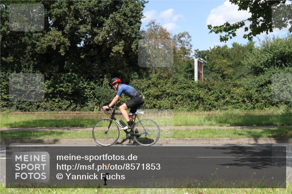 10.08.2025 - GEWOBA Citytriathlon Bremen Yannick Fuchs http://msf.ph/oto/8571853 10.08.2025 14:41:00 Radfahren 103, 142, 177, 204, 224, 249, 253, 432, 476, 477 meine-sportfotos.de