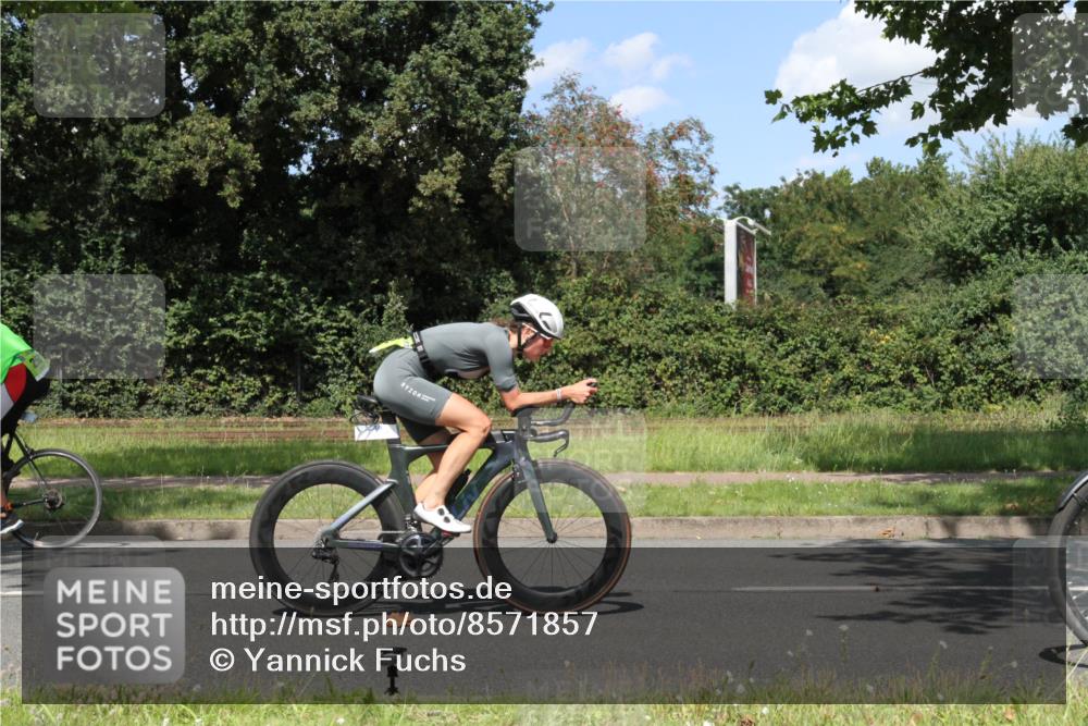 10.08.2025 - GEWOBA Citytriathlon Bremen Yannick Fuchs http://msf.ph/oto/8571857 10.08.2025 14:41:06 Radfahren 103, 142, 177, 204, 249, 253, 266, 353, 431, 432, 476, 477 meine-sportfotos.de