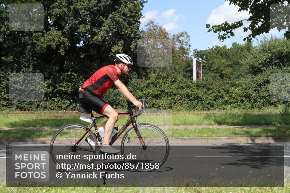 10.08.2025 - GEWOBA Citytriathlon Bremen Yannick Fuchs http://msf.ph/oto/8571858 10.08.2025 14:41:07 Radfahren 103, 142, 177, 204, 249, 253, 266, 353, 431, 432, 476, 477 meine-sportfotos.de