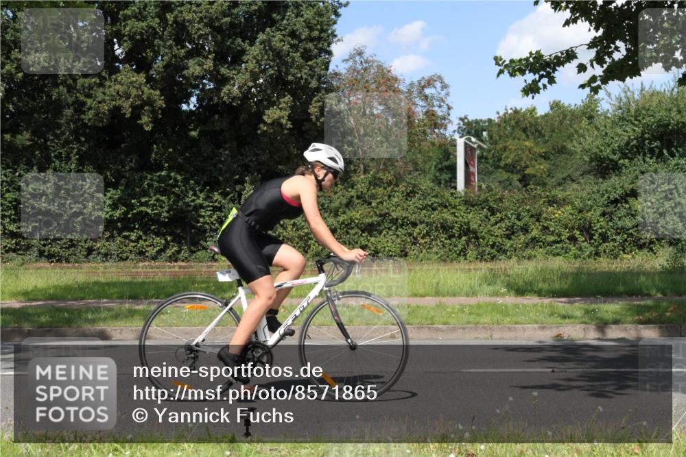 10.08.2025 - GEWOBA Citytriathlon Bremen Yannick Fuchs http://msf.ph/oto/8571865 10.08.2025 14:41:16 Radfahren 36, 103, 142, 204, 249, 253, 266, 280, 353, 431, 432, 476, 477 meine-sportfotos.de