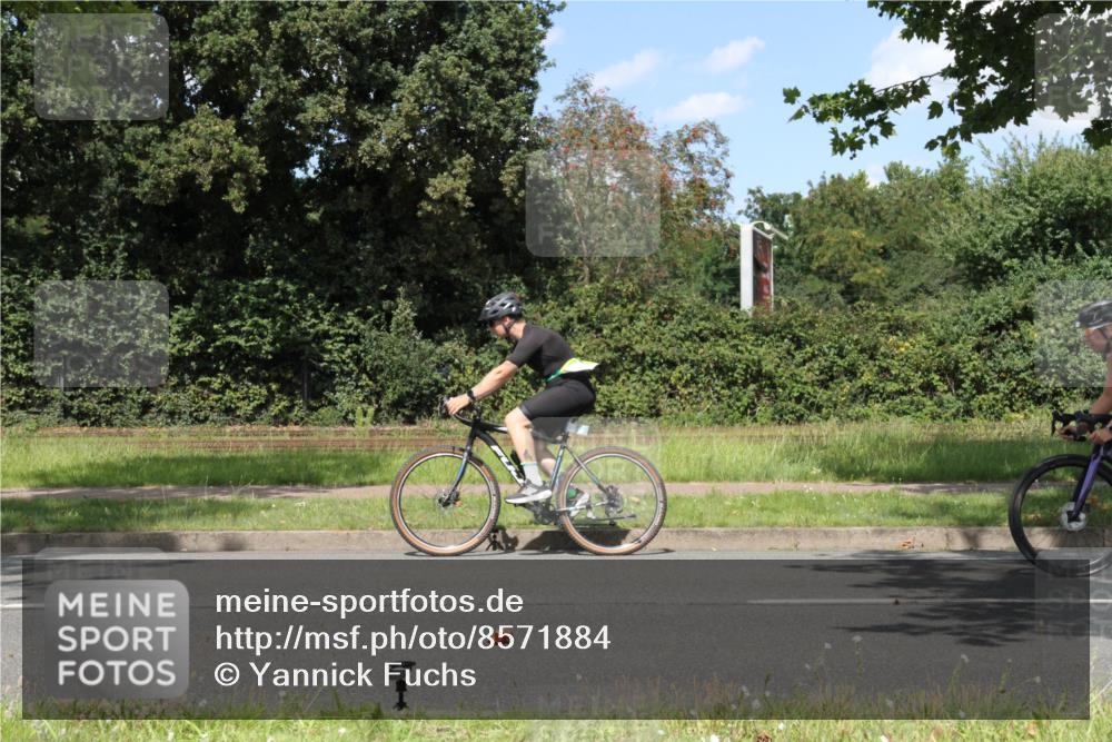 10.08.2025 - GEWOBA Citytriathlon Bremen Yannick Fuchs http://msf.ph/oto/8571884 10.08.2025 14:41:55 Radfahren 56, 209, 213, 235, 246, 250, 262, 317, 478, 480, 513 meine-sportfotos.de