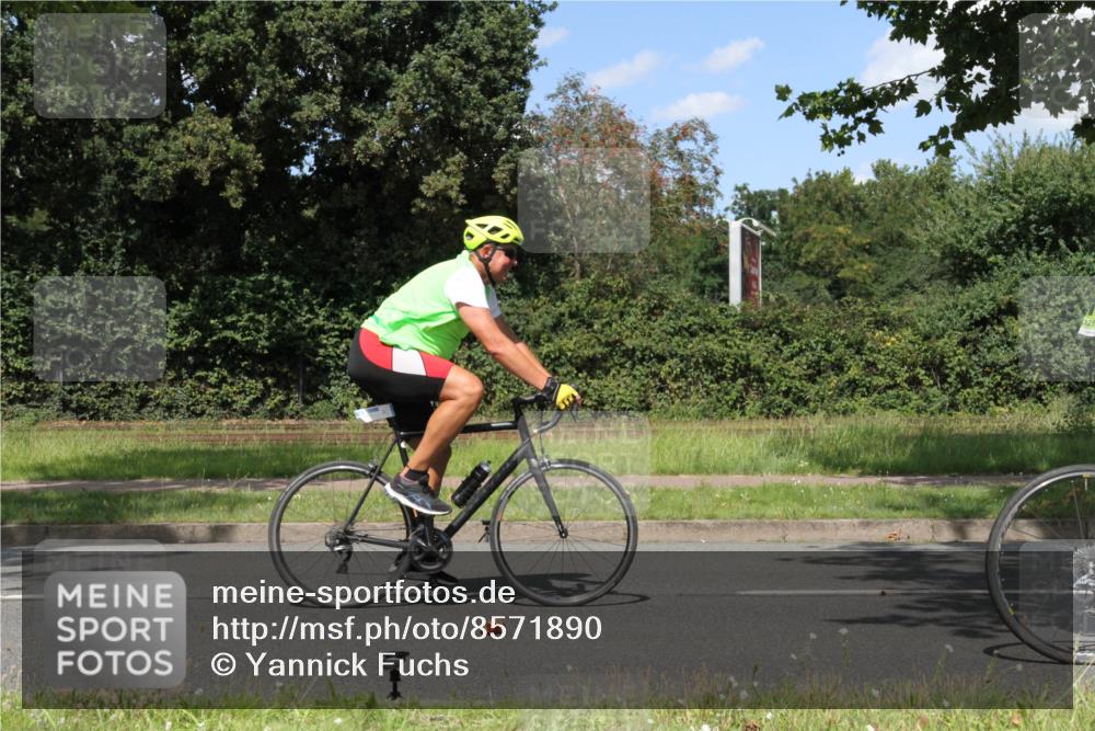 10.08.2025 - GEWOBA Citytriathlon Bremen Yannick Fuchs http://msf.ph/oto/8571890 10.08.2025 14:42:02 Radfahren 56, 209, 213, 235, 246, 250, 262, 478 meine-sportfotos.de