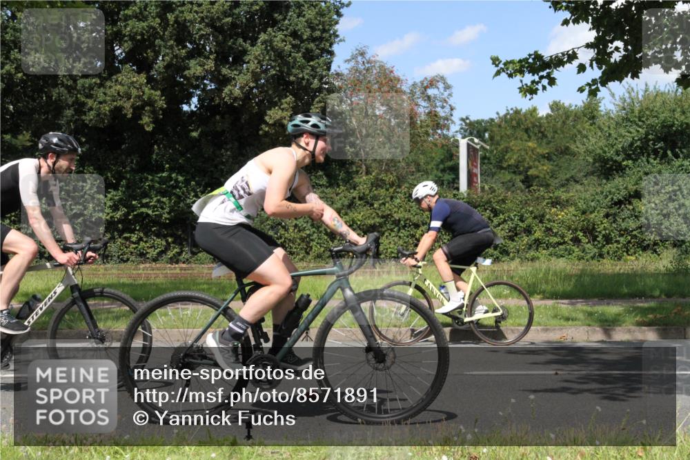 10.08.2025 - GEWOBA Citytriathlon Bremen Yannick Fuchs http://msf.ph/oto/8571891 10.08.2025 14:42:07 Radfahren 56, 145, 213, 235, 246, 250 meine-sportfotos.de