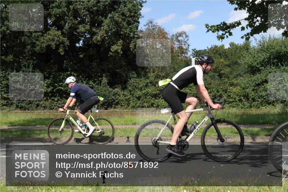 10.08.2025 - GEWOBA Citytriathlon Bremen Yannick Fuchs http://msf.ph/oto/8571892 10.08.2025 14:42:07 Radfahren 56, 145, 213, 235, 246, 250 meine-sportfotos.de