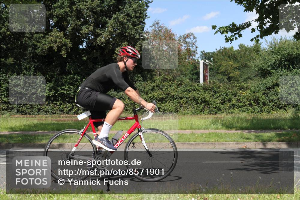 10.08.2025 - GEWOBA Citytriathlon Bremen Yannick Fuchs http://msf.ph/oto/8571901 10.08.2025 14:42:25 Radfahren 19, 145, 288, 303, 488 meine-sportfotos.de