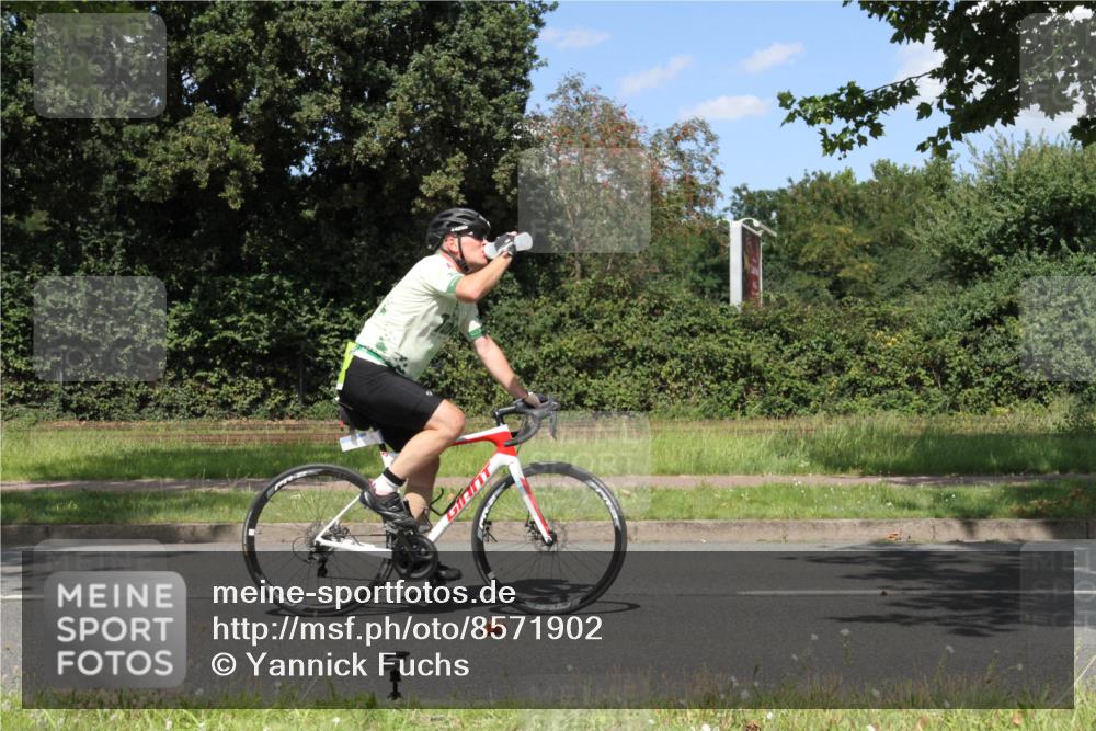 10.08.2025 - GEWOBA Citytriathlon Bremen Yannick Fuchs http://msf.ph/oto/8571902 10.08.2025 14:42:25 Radfahren 19, 145, 288, 303, 488 meine-sportfotos.de