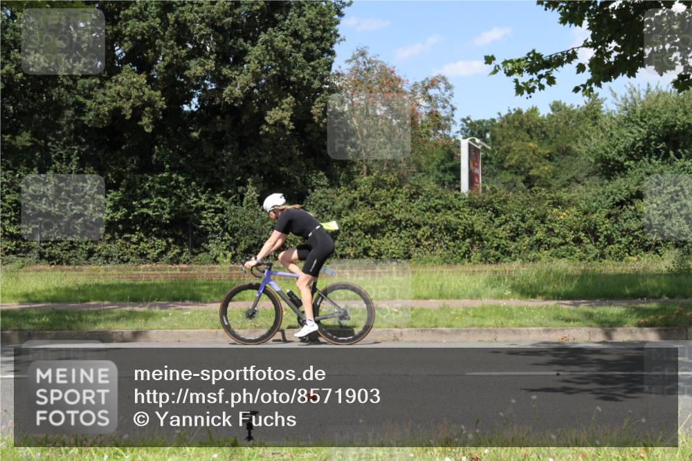 10.08.2025 - GEWOBA Citytriathlon Bremen Yannick Fuchs http://msf.ph/oto/8571903 10.08.2025 14:42:30 Radfahren 19, 288, 303, 488 meine-sportfotos.de