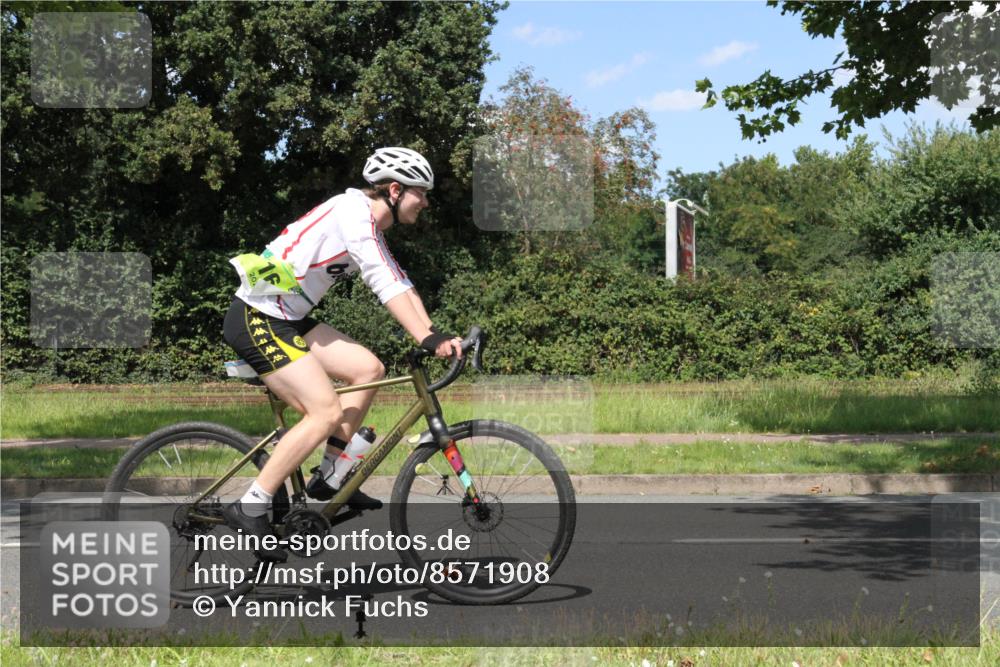 10.08.2025 - GEWOBA Citytriathlon Bremen Yannick Fuchs http://msf.ph/oto/8571908 10.08.2025 14:42:42 Radfahren 110, 303, 474, 479, 488 meine-sportfotos.de