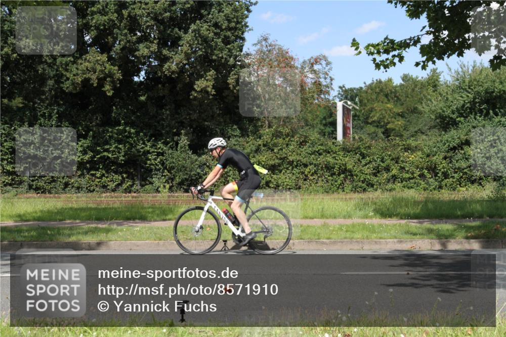 10.08.2025 - GEWOBA Citytriathlon Bremen Yannick Fuchs http://msf.ph/oto/8571910 10.08.2025 14:42:44 Radfahren 110, 303, 474, 479, 488 meine-sportfotos.de