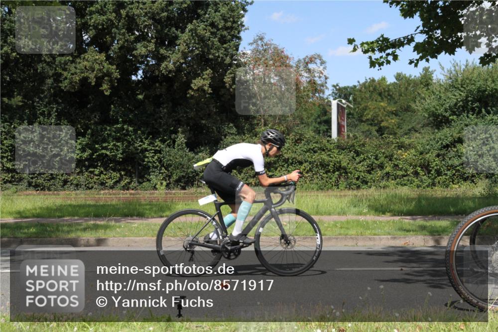 10.08.2025 - GEWOBA Citytriathlon Bremen Yannick Fuchs http://msf.ph/oto/8571917 10.08.2025 14:43:04 Radfahren 67, 180, 205, 436, 446, 474 meine-sportfotos.de