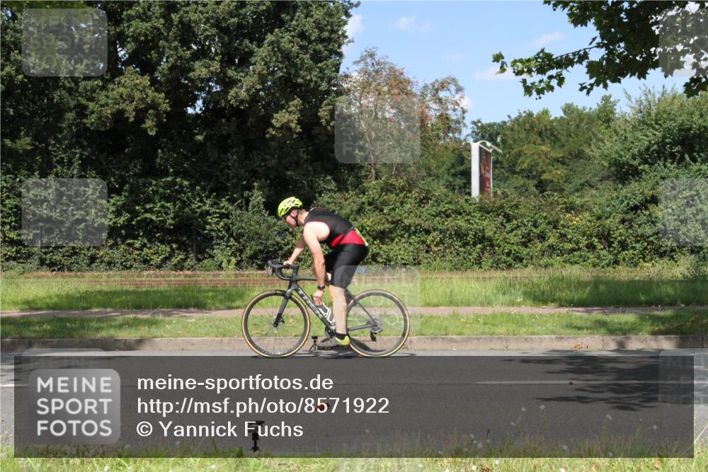 10.08.2025 - GEWOBA Citytriathlon Bremen Yannick Fuchs http://msf.ph/oto/8571922 10.08.2025 14:43:14 Radfahren 157, 180, 205, 234, 251, 311, 436, 446, 462 meine-sportfotos.de