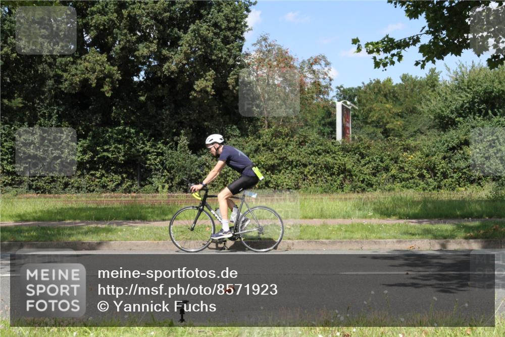 10.08.2025 - GEWOBA Citytriathlon Bremen Yannick Fuchs http://msf.ph/oto/8571923 10.08.2025 14:43:18 Radfahren 157, 205, 234, 251, 311, 462 meine-sportfotos.de